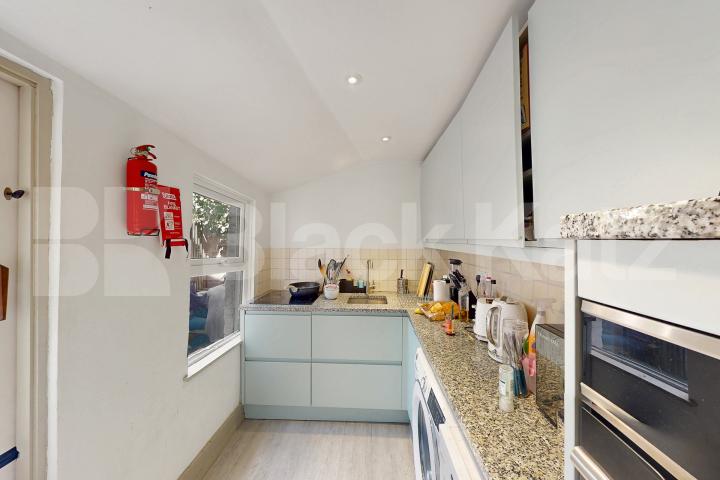 Triplex Georgian townhouse with two bathrooms and patio garden Henshaw Street, Elephant and Castle/Borough